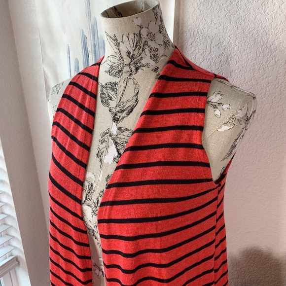 LulaRoe sleeveless cardigan - Picture 6 of 7